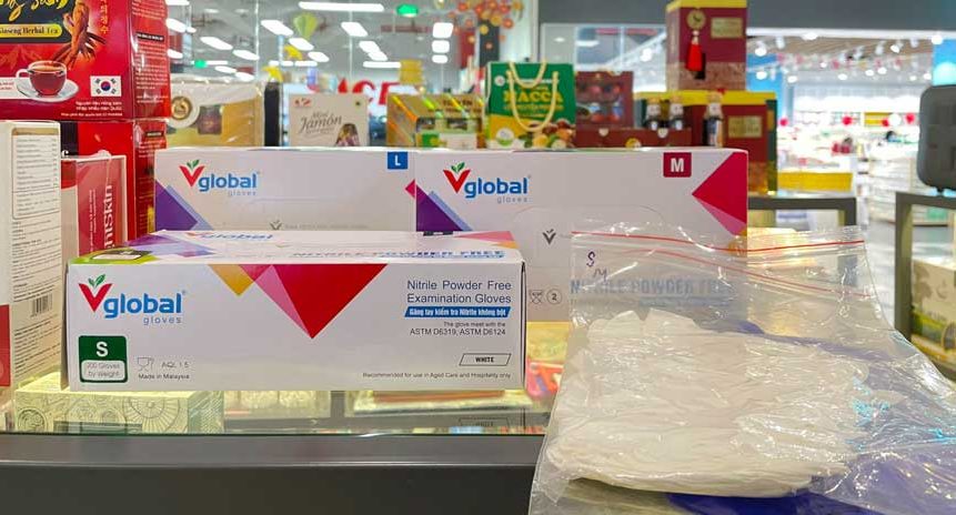 Nitrile Vglobal 2.7g gloves are available at SC VIVO CITY shopping centers system in Ho Chi Minh.